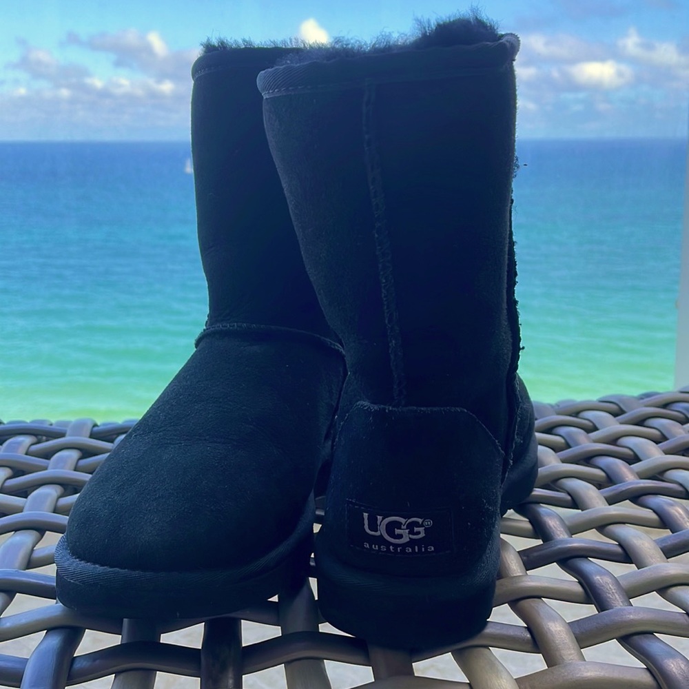 UGG Classic Short Boot